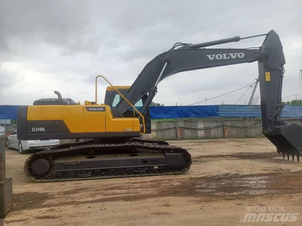Volvo EC 240 DL Telakaivukoneet
