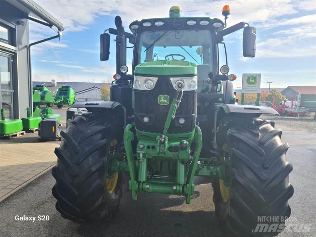 John Deere 6215R Traktorit