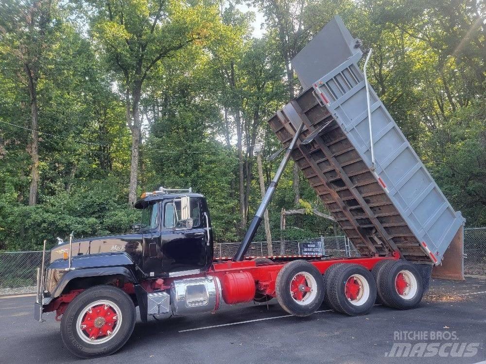Mack RD688S Sora- ja kippiautot