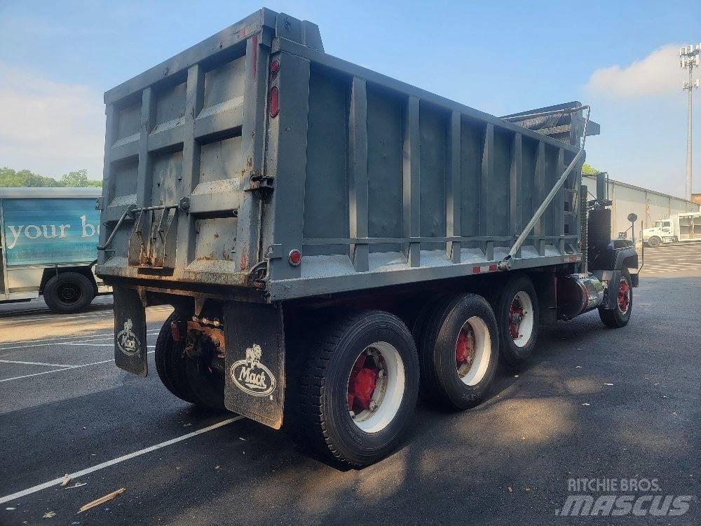 Mack RD688S Sora- ja kippiautot