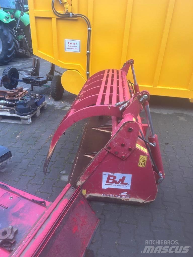 CLAAS Arion 520 CIS Traktorit