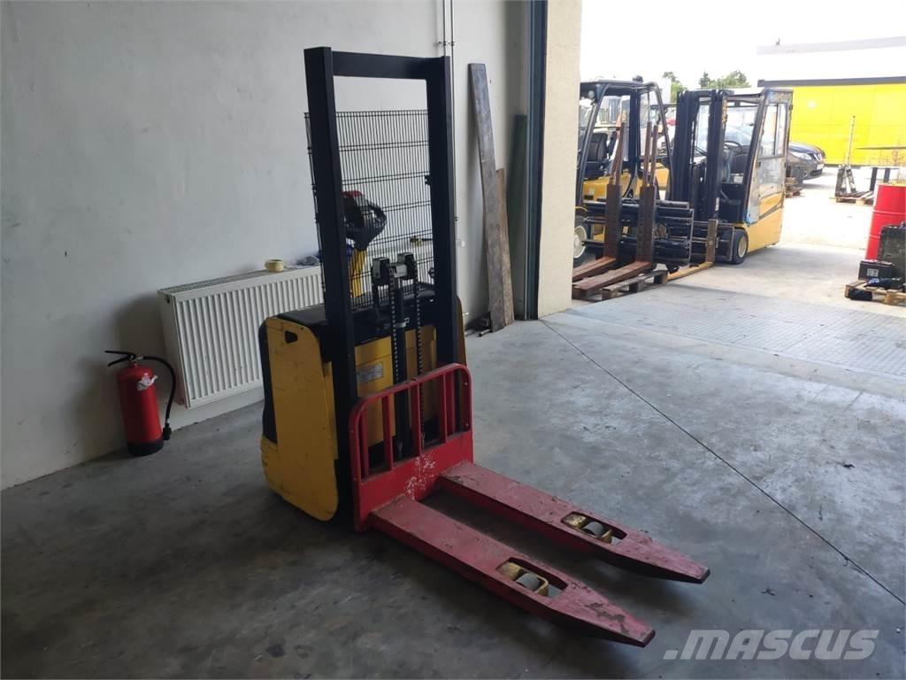 Hyster S1.0E Ajettavat pinoamisvaunut