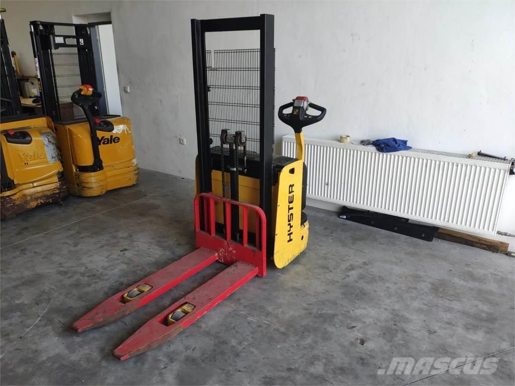 Hyster S1.0E Ajettavat pinoamisvaunut