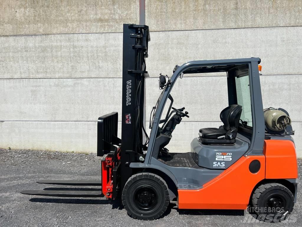 Toyota 02-8FGF25 Nestekaasutrukit