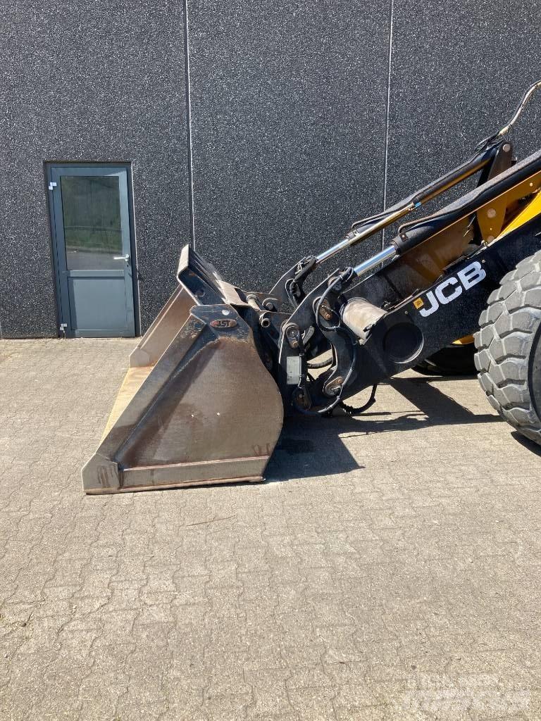 JCB 437 HT HL Pyöräkuormaajat