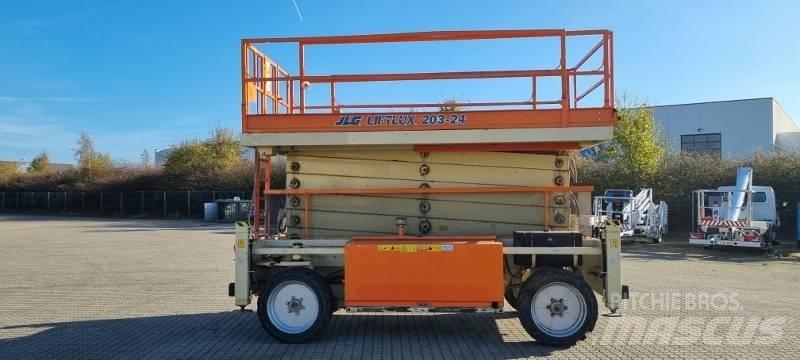 JLG 203-24 Saksilavat