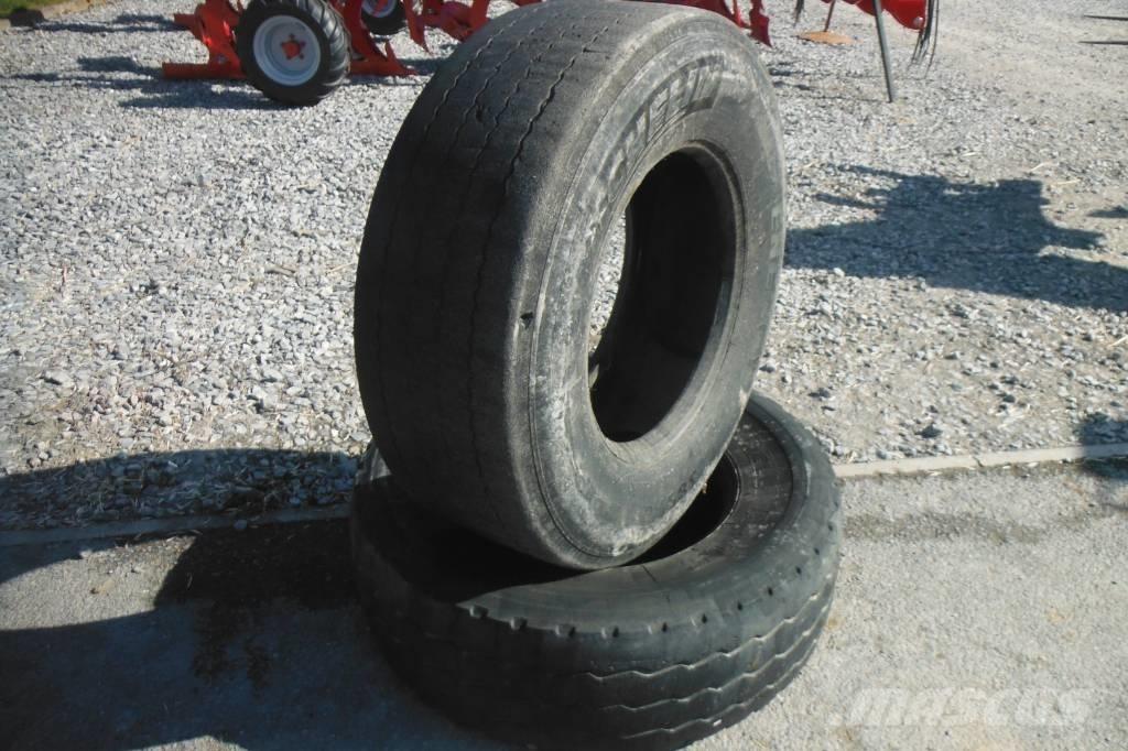 Michelin 385/65R22.5 Renkaat ja vanteet