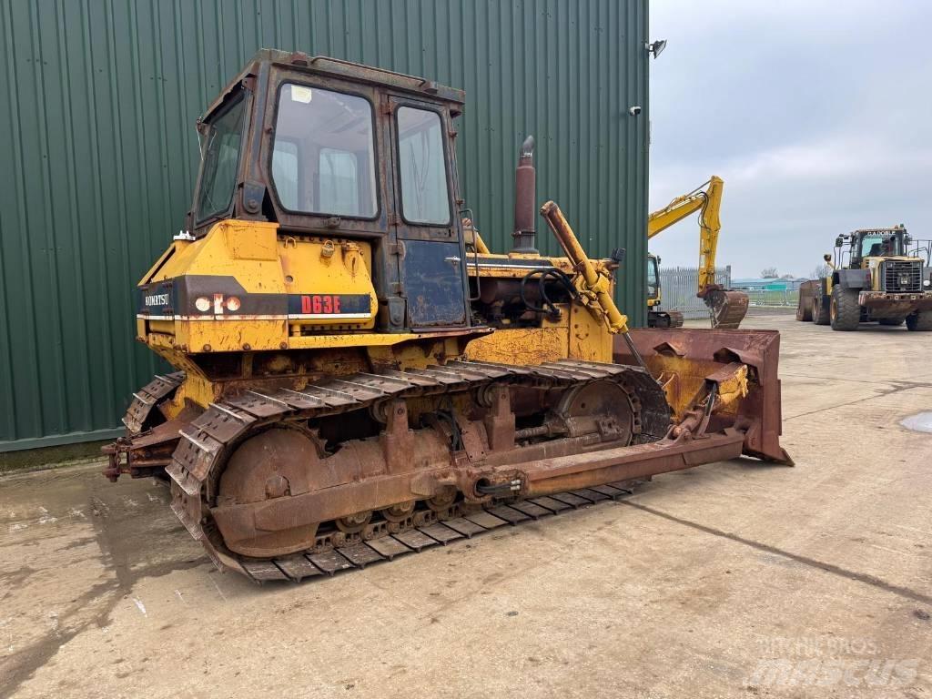 Komatsu D63E-1 Telaketjupuskutraktorit