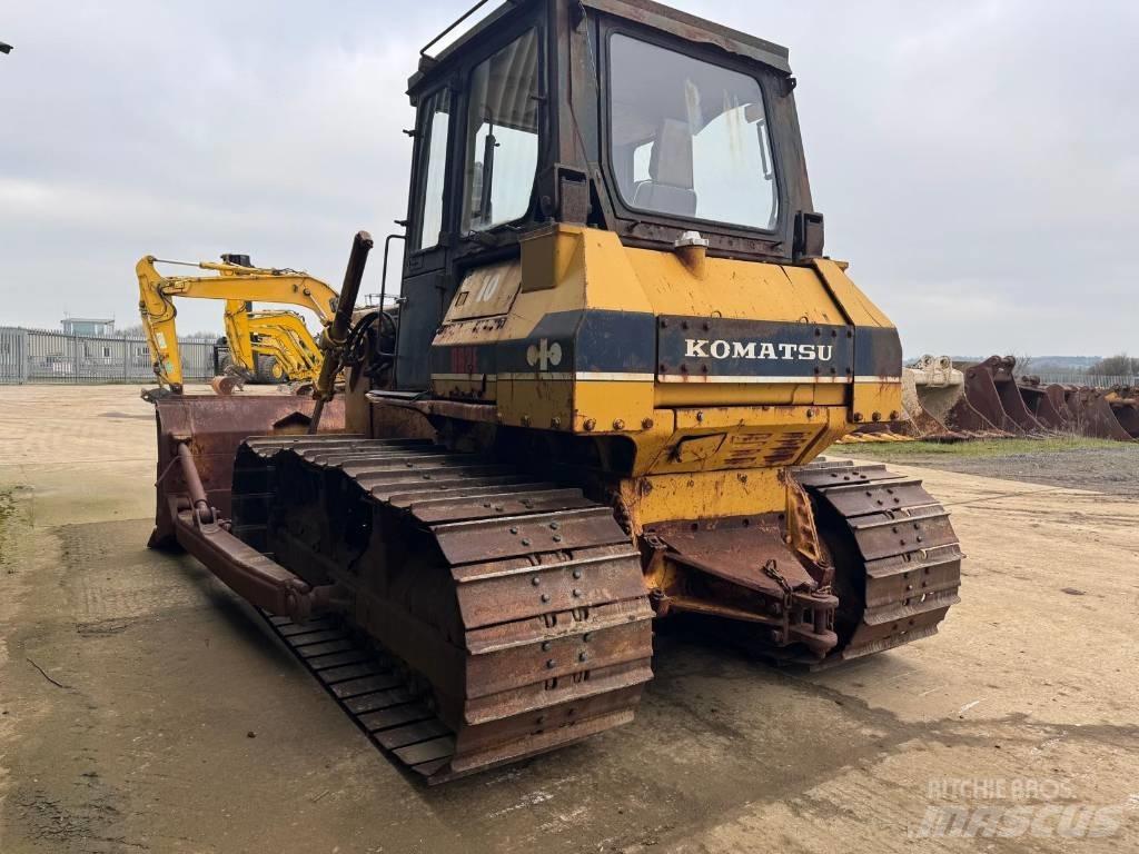 Komatsu D63E-1 Telaketjupuskutraktorit