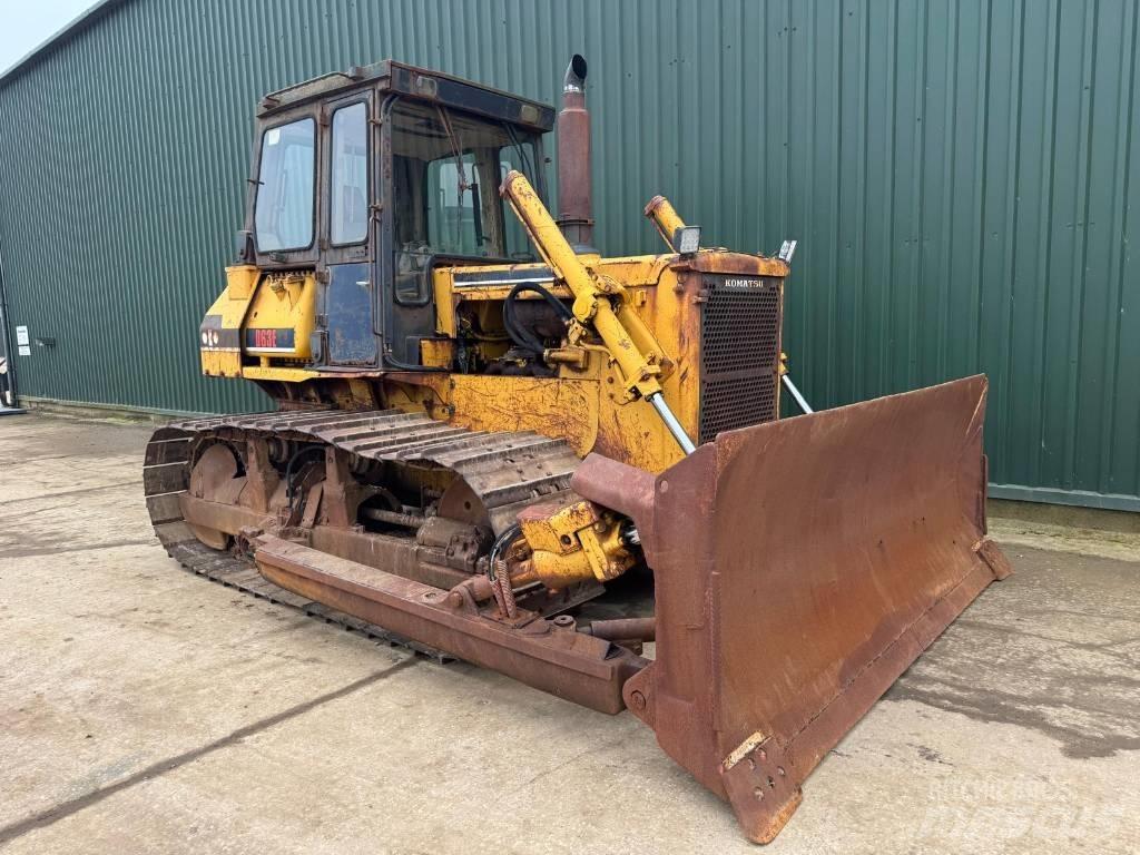 Komatsu D63E-1 Telaketjupuskutraktorit