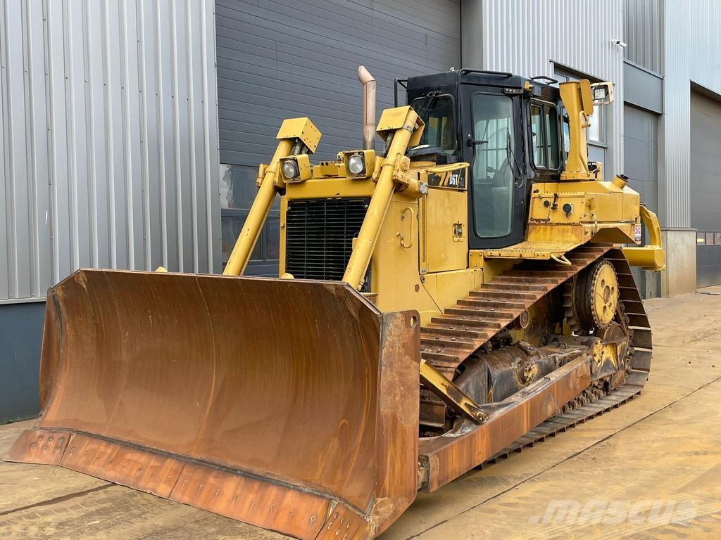 CAT D6T XL Telaketjupuskutraktorit