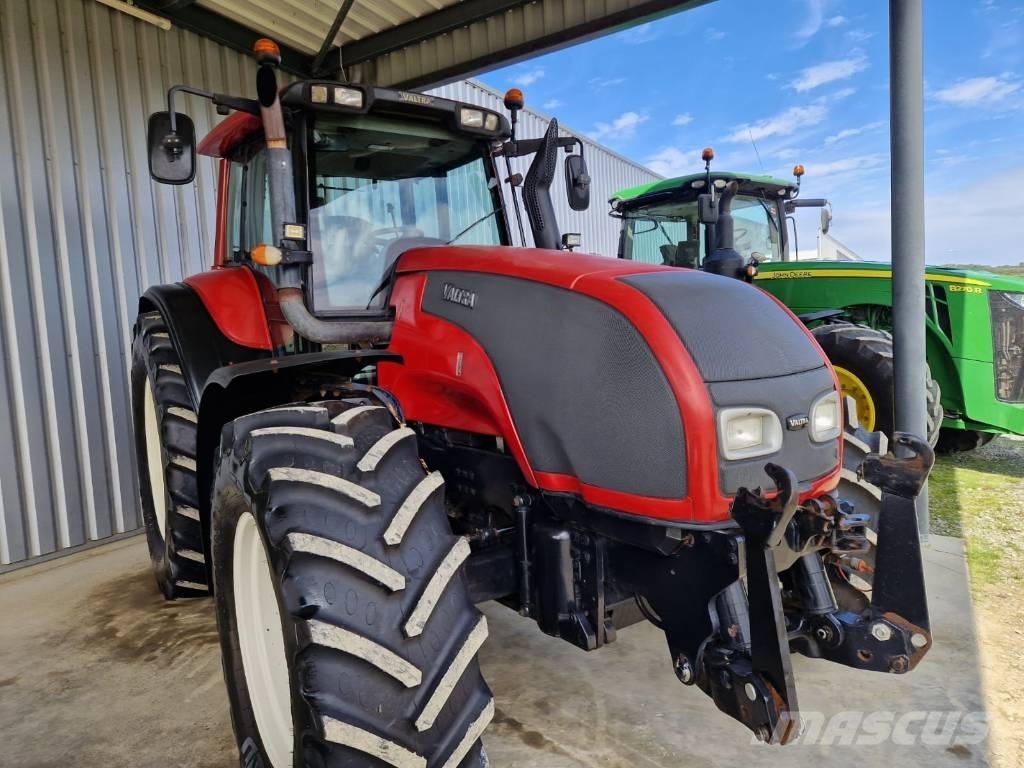 Valtra T 180 Traktorit