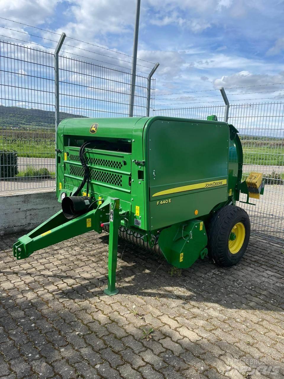 John Deere F440E Pyöröpaalaimet