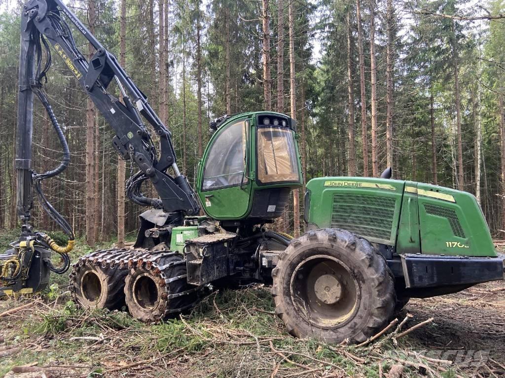 John Deere 1170 E Harvesterit