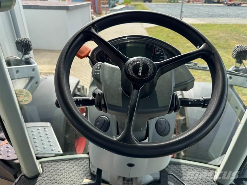 CLAAS Axion 850 Traktorit
