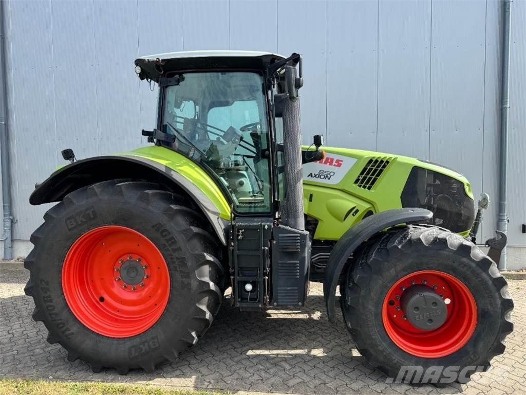 CLAAS Axion 850 Traktorit
