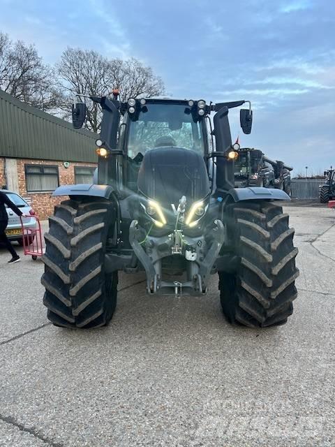 Valtra T 235 D Traktorit