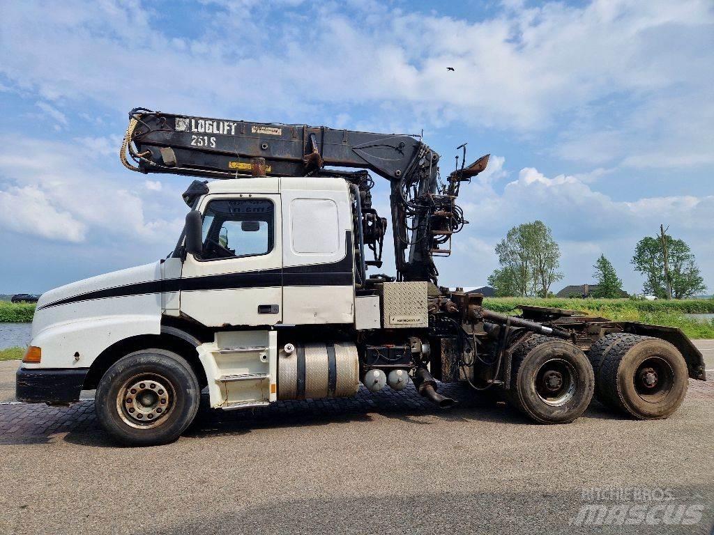 Volvo NH12.460 Vetopöytäautot