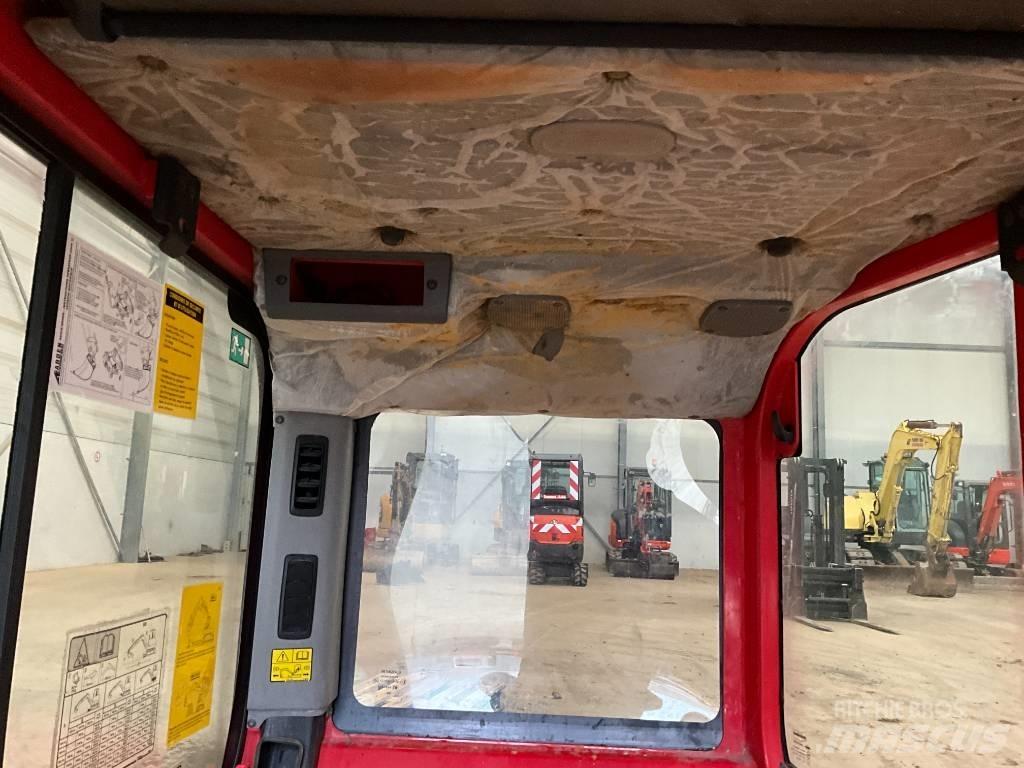 Bobcat E 80 Ohjaamo ja sisusta