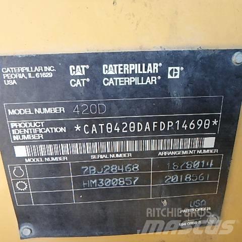 CAT 420 D Kaivurikuormaajat
