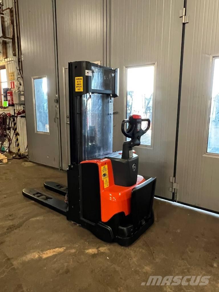 BT truck SWE 120 L Käyden ajettavat pinoamistrukit