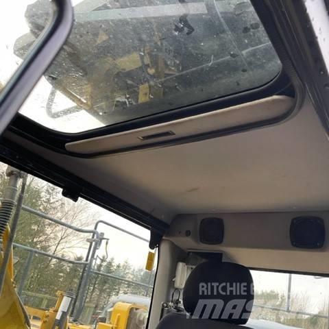 Komatsu PC210 LCI - 10 Traktorit