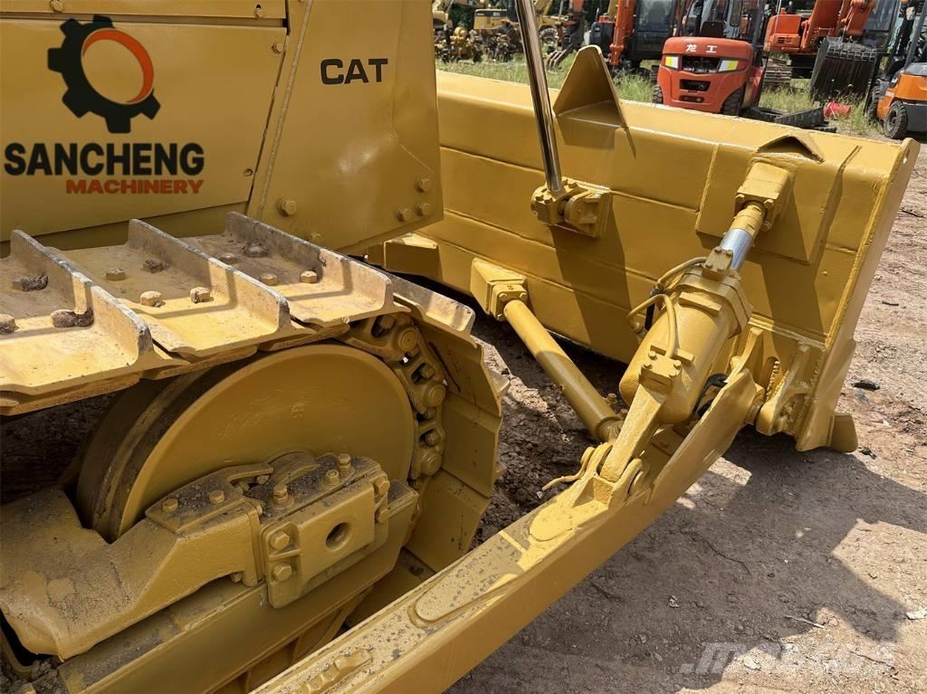 CAT D6G Telaketjupuskutraktorit
