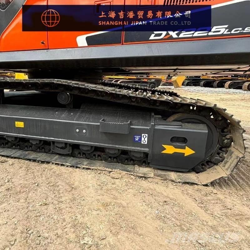 Doosan DX 225 Telakaivukoneet