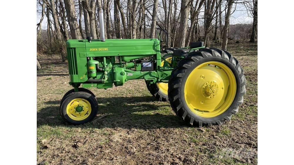 John Deere 40T Traktorit