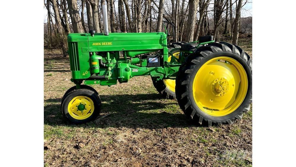 John Deere 40T Traktorit