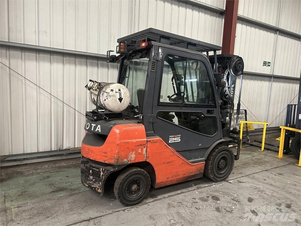 Toyota 02-8FGF25 Nestekaasutrukit
