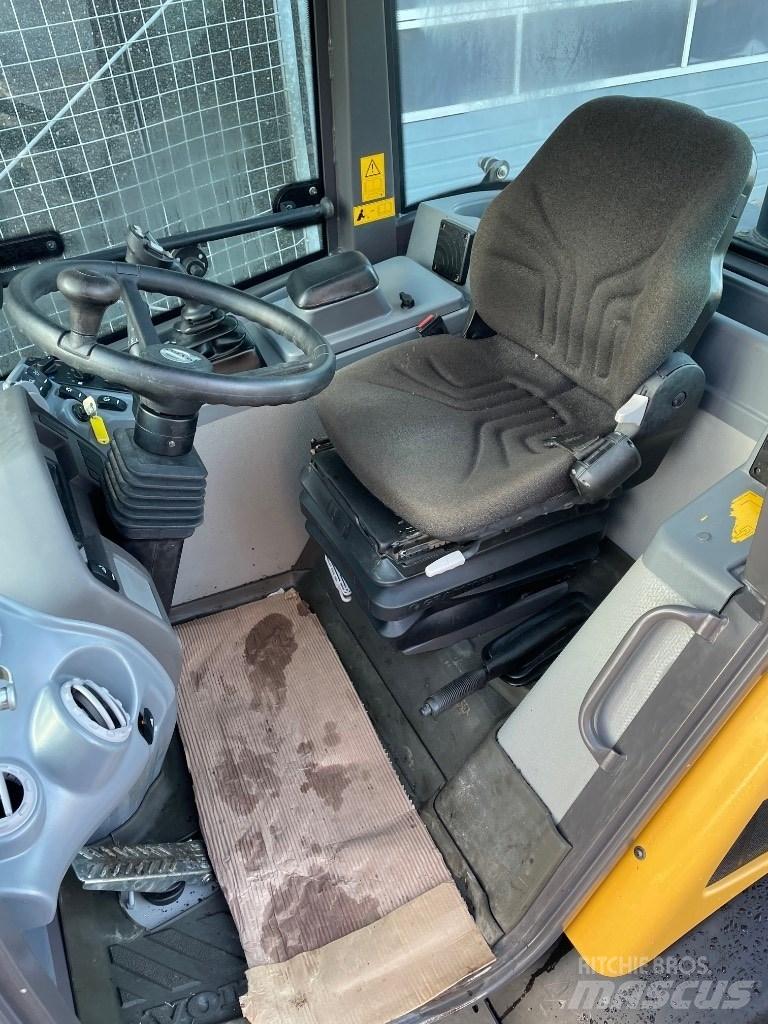 Volvo L28F Pienkuormaajat
