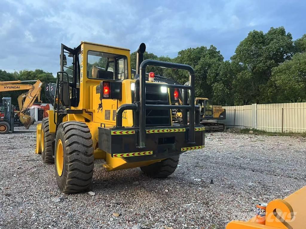 Komatsu WA 320-3 Pyöräkuormaajat