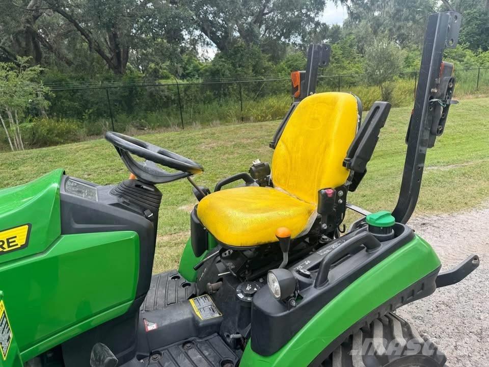John Deere 1025 R Traktorit