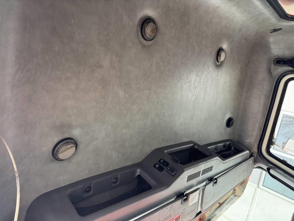 Mack GU813 Sora- ja kippiautot