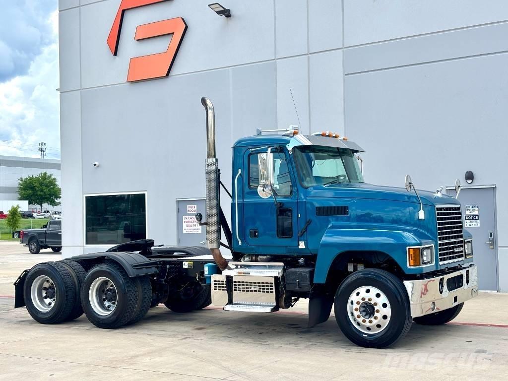Mack Pinnacle Vetopöytäautot