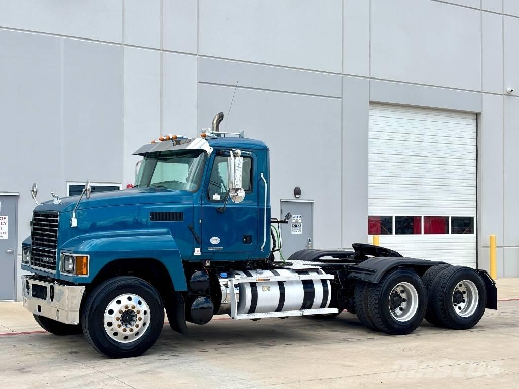 Mack Pinnacle Vetopöytäautot