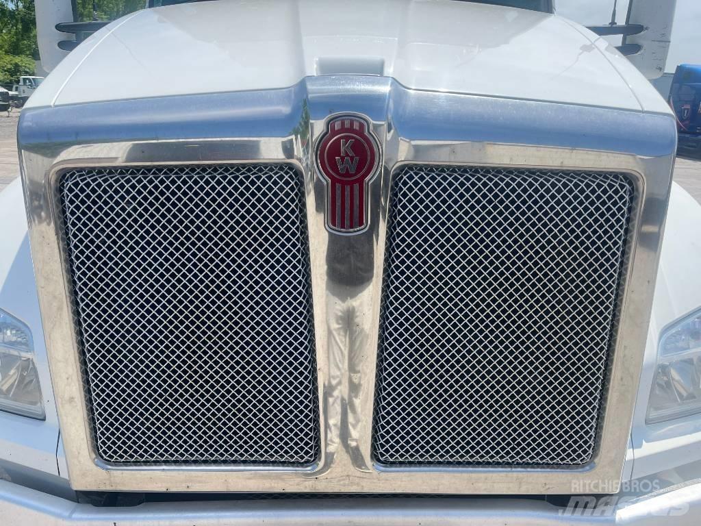 Kenworth T 880 Vetopöytäautot