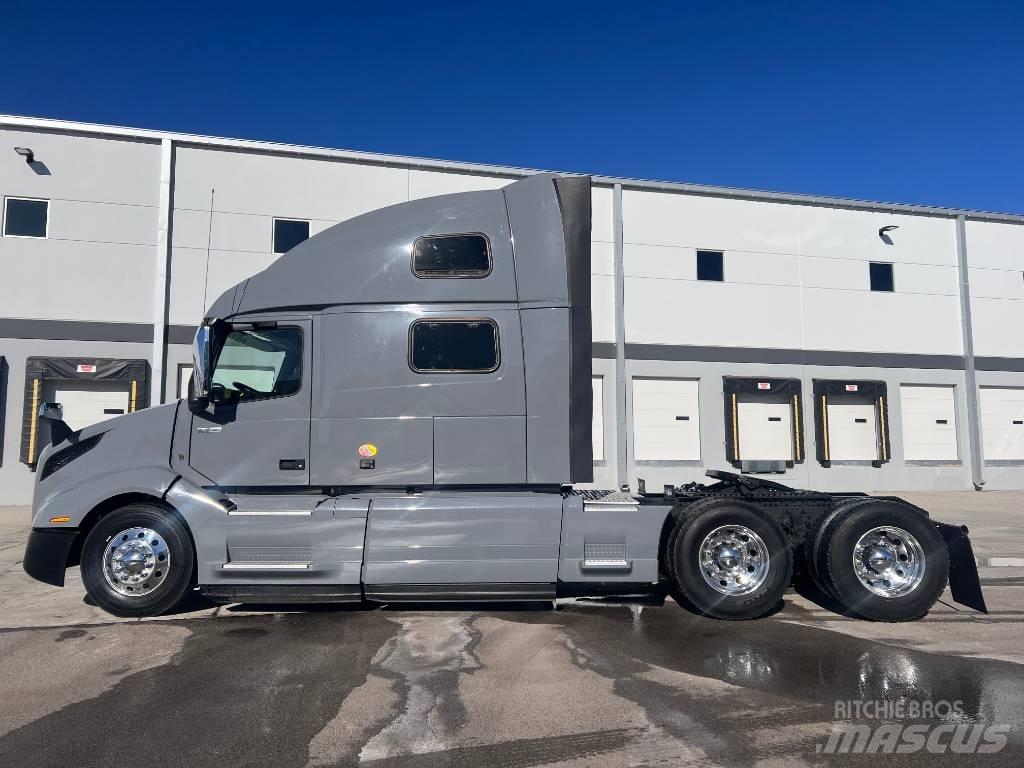 Volvo VNL860 Vetopöytäautot