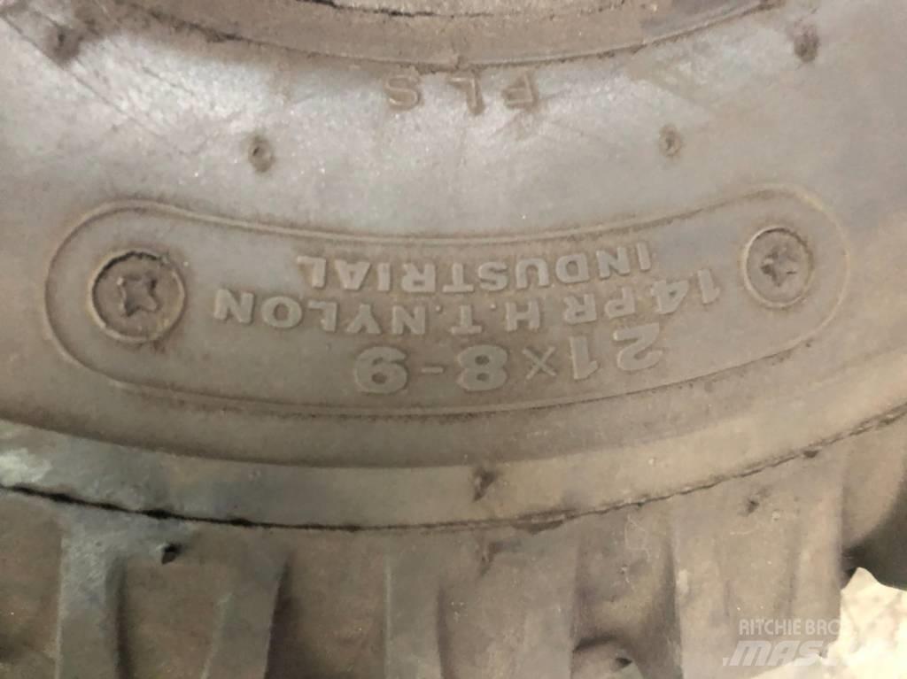Bridgestone 21x8-9 Renkaat ja vanteet