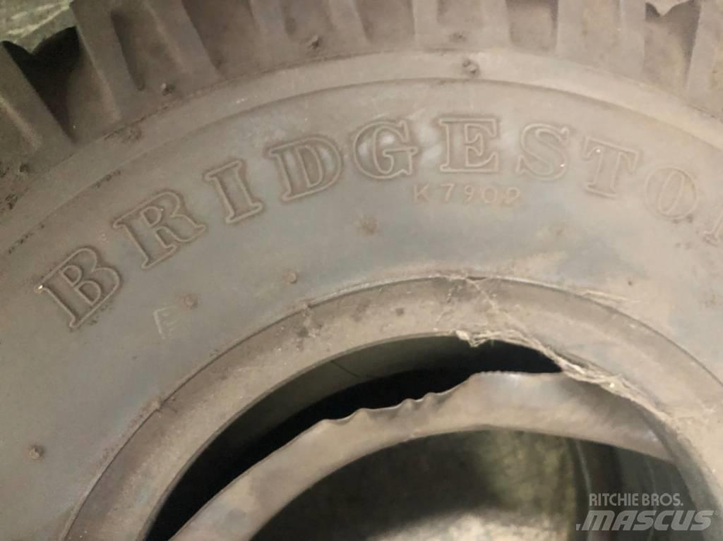 Bridgestone 21x8-9 Renkaat ja vanteet