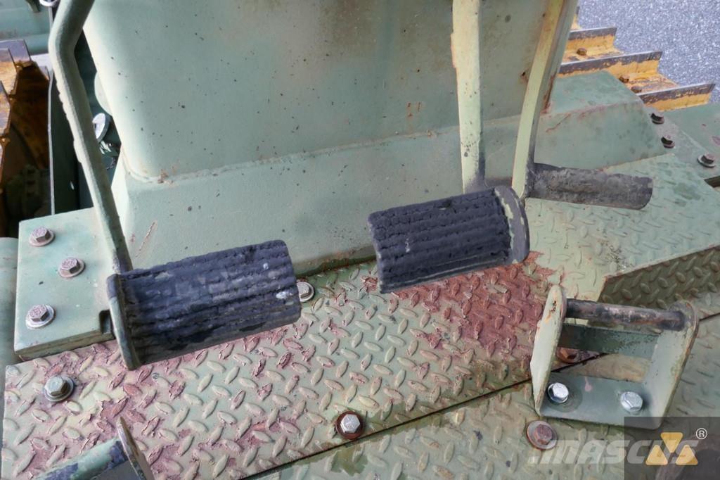 CAT D7G Ex-army Telaketjupuskutraktorit