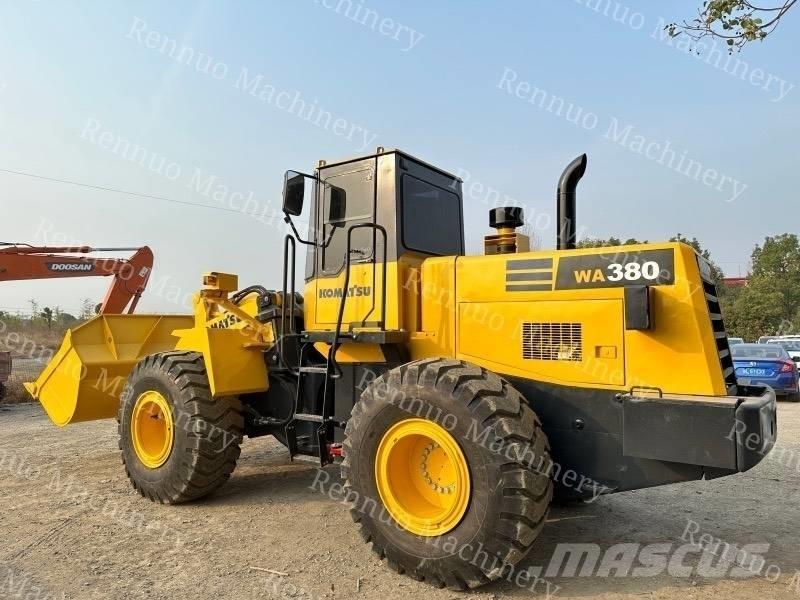 Komatsu WA380 Pyöräkuormaajat