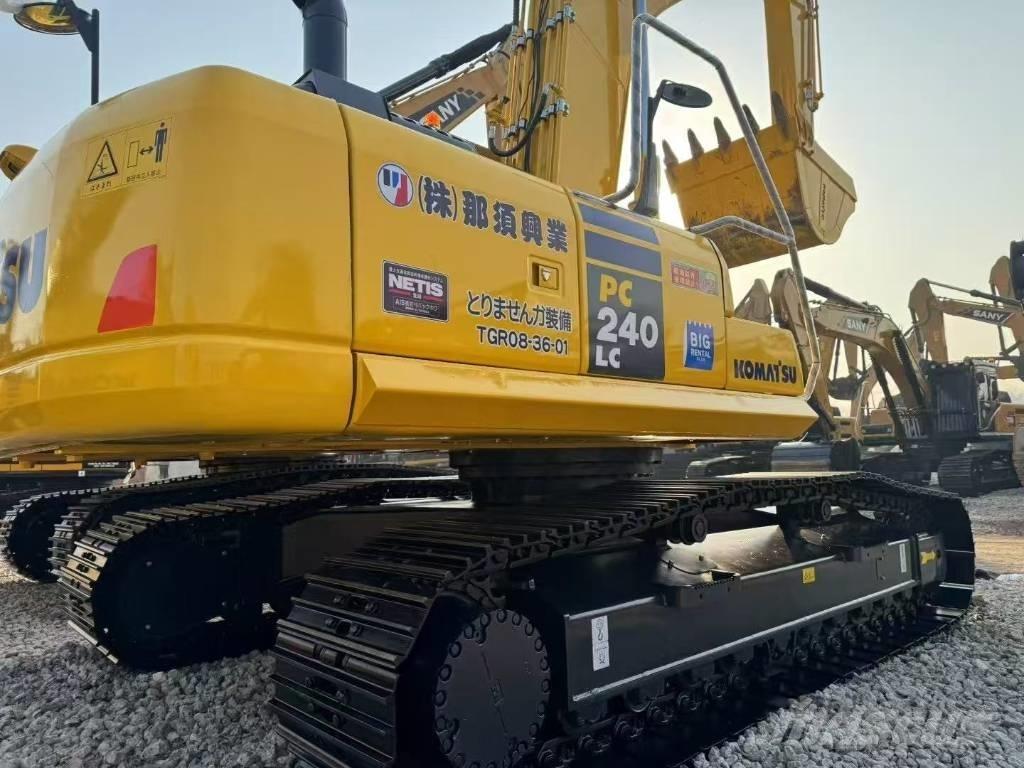 Komatsu 240-8N1 Telakaivukoneet