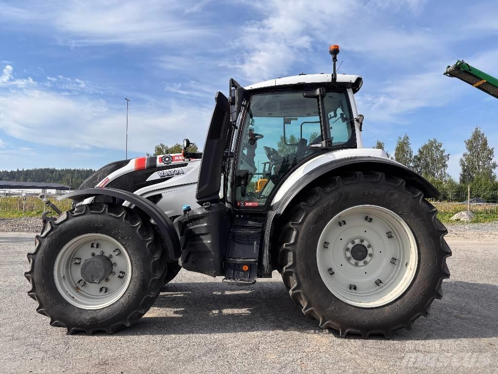 Valtra T215 Versu Traktorit