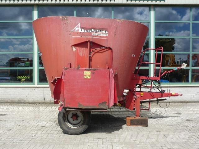 Trioliet SM-14 Karjan ruokintalaitteet