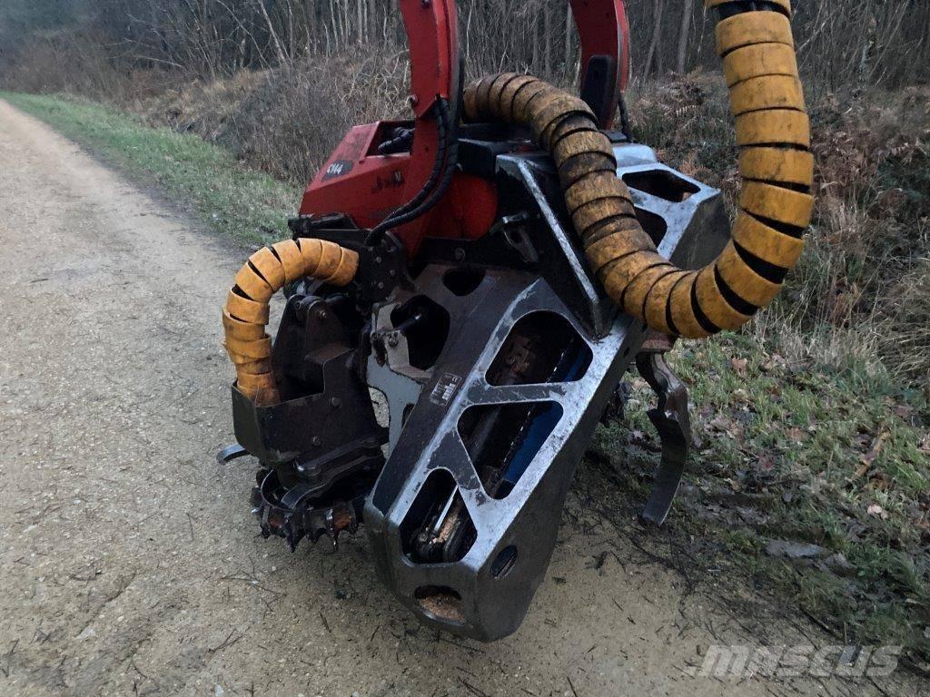Komatsu C 144 Harvesterit