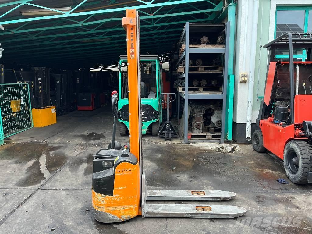 Still EGV12    V-4251 Ajettavat pinoamisvaunut