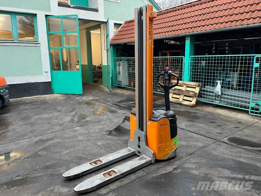 Still EGV12    V-4251 Ajettavat pinoamisvaunut