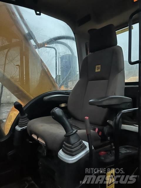 JCB JS 220 LC Telakaivukoneet